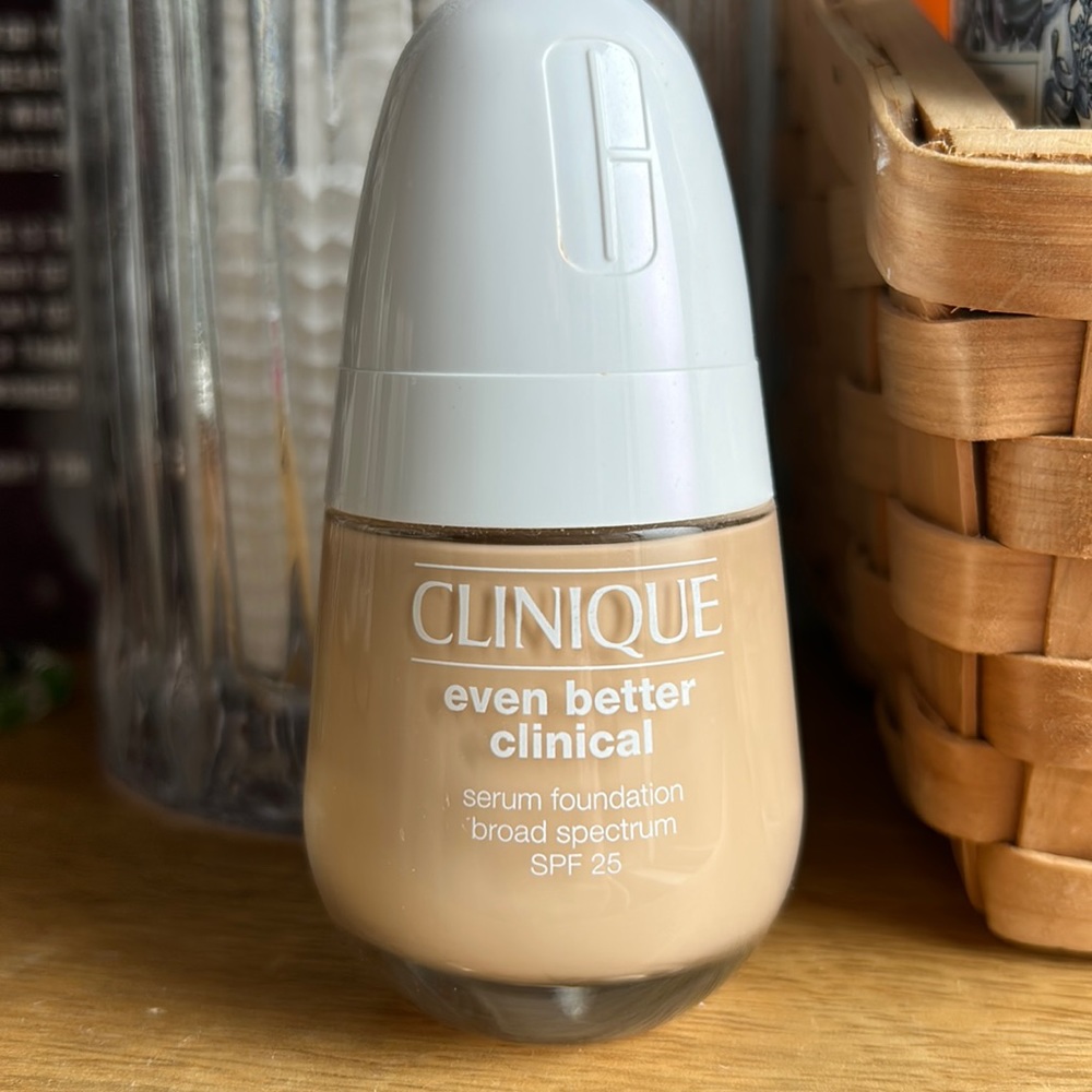 Clinique -Linen : even better clinical foundation- spf 25